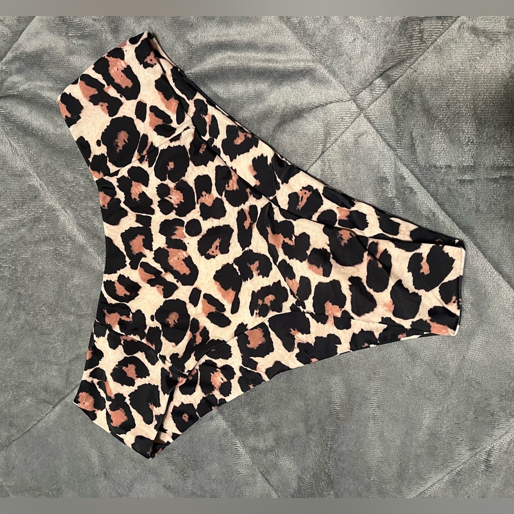 Animal Print Bikini Bottoms, Size Small, NEW